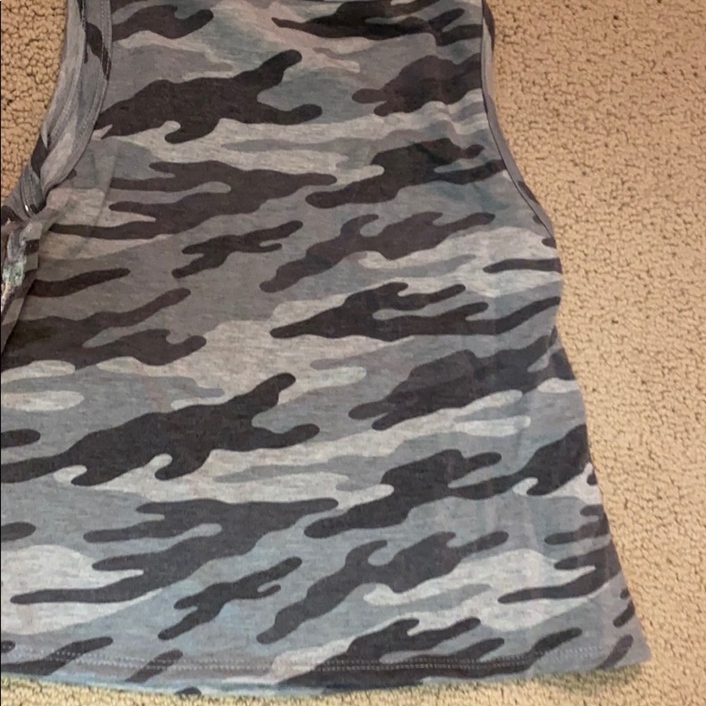 Tank - Picture 3 of 4